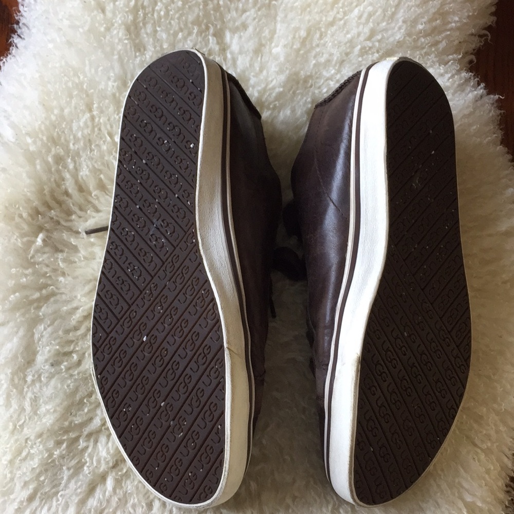 UGG Australia Roxford Bomber shoes - Picture 6 of 9